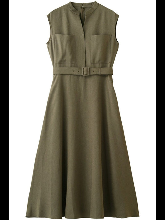 Sleevless dress with belt