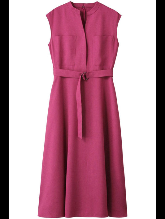 Sleevless dress with belt