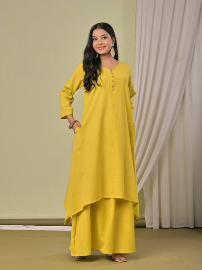 Pale Yellow  pure cotton double-layer dress. It comes with a long skirt below the ankle and an asymmetric overlay dress on top. It has two pockets